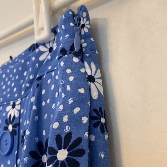 Talbots blue daisy print side button skirt with pockets. Size 8 P NWT - Picture 4 of 8